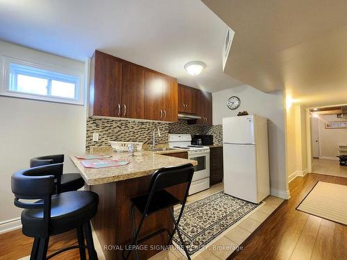 Bsmnt-7 Gamble Glen Cres, Richmond Hill, ON - Indoor Photo Showing Kitchen