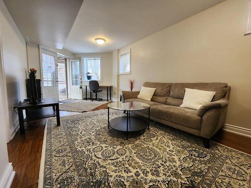 Bsmnt-7 Gamble Glen Cres, Richmond Hill, ON - Indoor Photo Showing Living Room