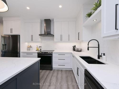 1016 Lakeshore Dr N, Oro-Medonte, ON - Indoor Photo Showing Kitchen With Double Sink With Upgraded Kitchen