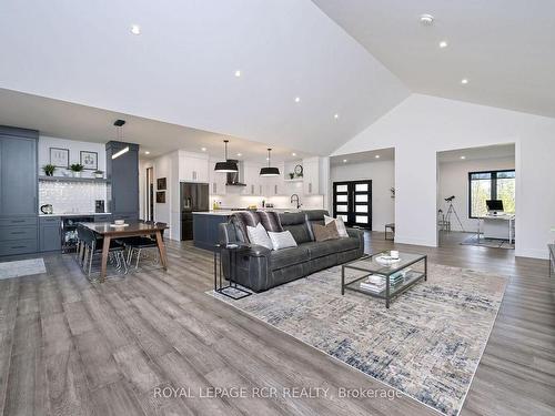 1016 Lakeshore Dr N, Oro-Medonte, ON - Indoor Photo Showing Living Room