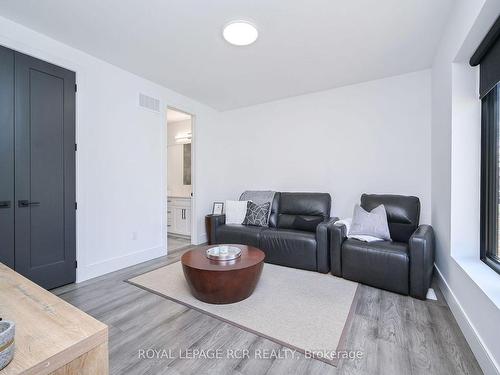 1016 Lakeshore Dr N, Oro-Medonte, ON - Indoor Photo Showing Living Room