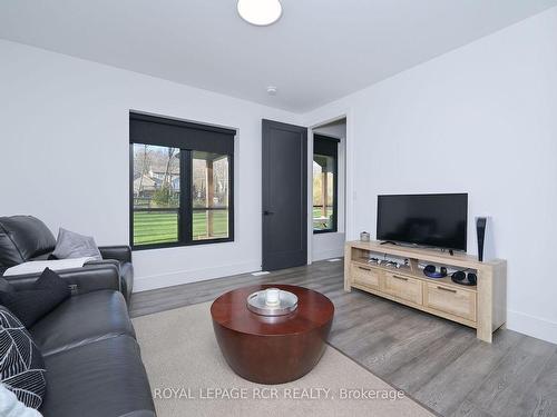 1016 Lakeshore Dr N, Oro-Medonte, ON - Indoor Photo Showing Living Room