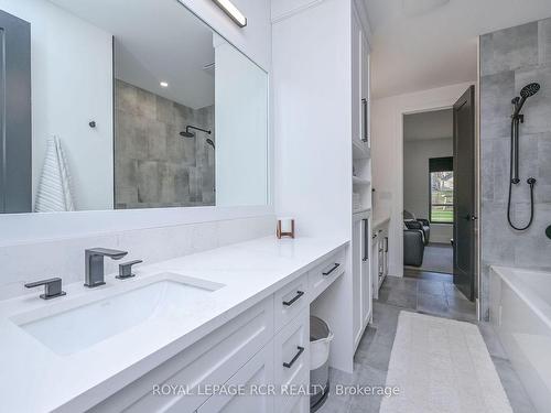 1016 Lakeshore Dr N, Oro-Medonte, ON - Indoor Photo Showing Bathroom