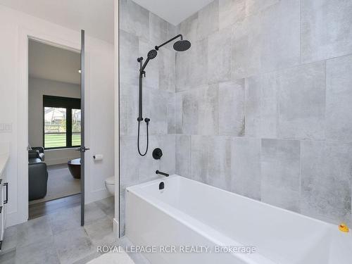 1016 Lakeshore Dr N, Oro-Medonte, ON - Indoor Photo Showing Bathroom