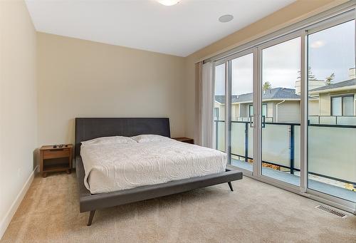 104-1102 Cameron Avenue, Kelowna, BC - Indoor Photo Showing Bedroom