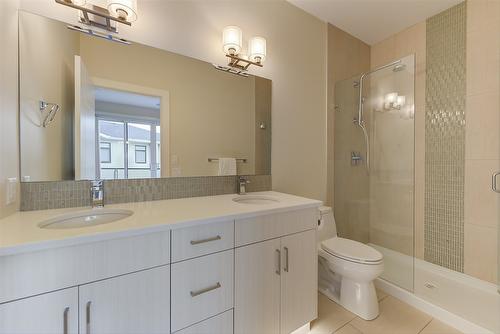 104-1102 Cameron Avenue, Kelowna, BC - Indoor Photo Showing Bathroom