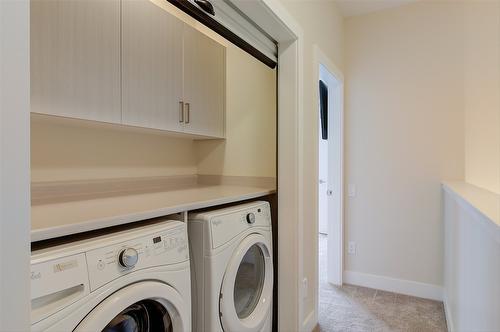 104-1102 Cameron Avenue, Kelowna, BC - Indoor Photo Showing Laundry Room