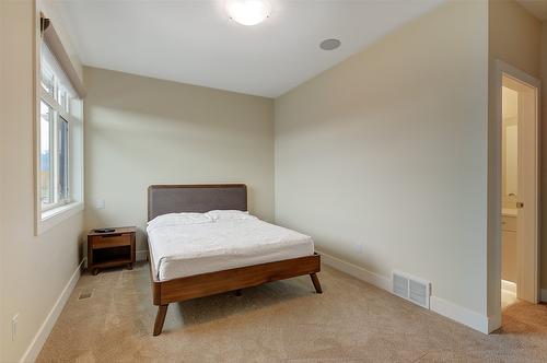 104-1102 Cameron Avenue, Kelowna, BC - Indoor Photo Showing Bedroom