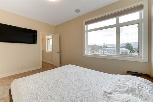 104-1102 Cameron Avenue, Kelowna, BC - Indoor Photo Showing Bedroom