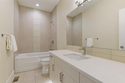 104-1102 Cameron Avenue, Kelowna, BC - Indoor Photo Showing Bathroom