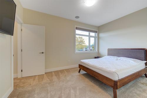 104-1102 Cameron Avenue, Kelowna, BC - Indoor Photo Showing Bedroom