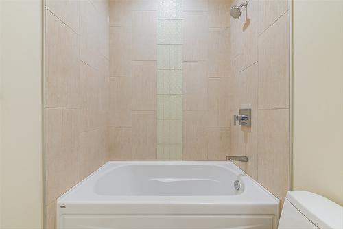 104-1102 Cameron Avenue, Kelowna, BC - Indoor Photo Showing Bathroom