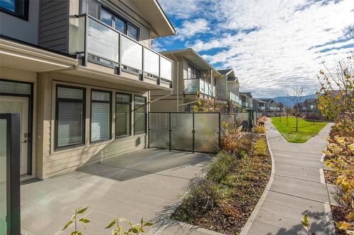 104-1102 Cameron Avenue, Kelowna, BC - Outdoor With Balcony With Exterior