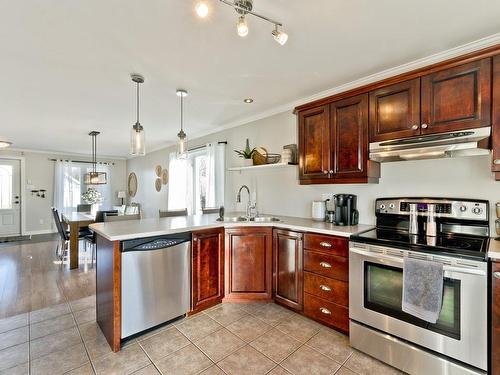 Cuisine - 516 Rue Des Cerisiers, Coaticook, QC - Indoor Photo Showing Kitchen With Double Sink With Upgraded Kitchen