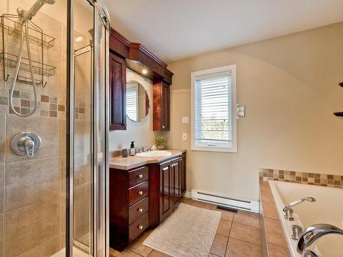 Salle de bains - 516 Rue Des Cerisiers, Coaticook, QC - Indoor Photo Showing Bathroom