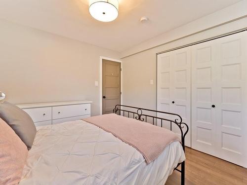 Chambre Ã Â coucher - 516 Rue Des Cerisiers, Coaticook, QC - Indoor Photo Showing Bedroom