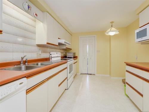 401-420 Linden Ave, Victoria, BC - Indoor Photo Showing Kitchen With Double Sink