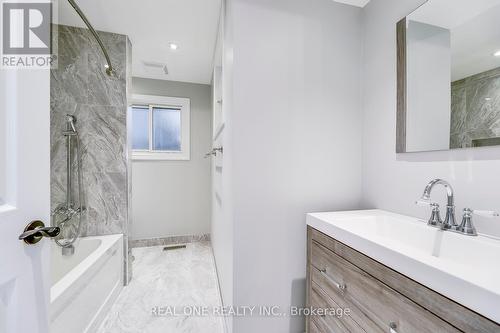 350 Trafalgar Court, Burlington, ON - Indoor Photo Showing Bathroom