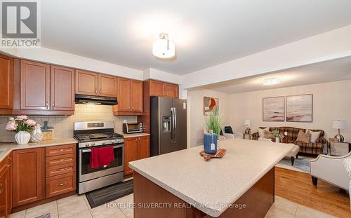 33 Bloom Drive, Brampton, ON - Indoor Photo Showing Kitchen