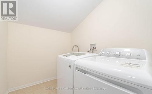 33 Bloom Drive, Brampton, ON - Indoor Photo Showing Laundry Room