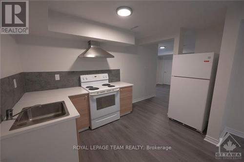 B - 27 Rockcress Gardens, Ottawa, ON - Indoor Photo Showing Kitchen