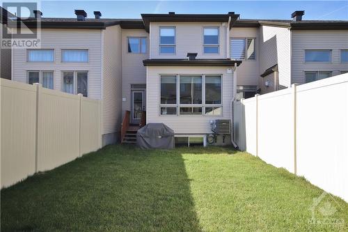 Recently Fenced with beautiful PVC Fencing! - 721 Capricorn Circle, Ottawa, ON - Outdoor