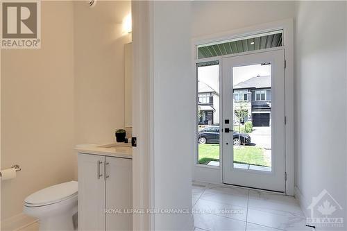 721 Capricorn Circle, Ottawa, ON - Indoor Photo Showing Bathroom