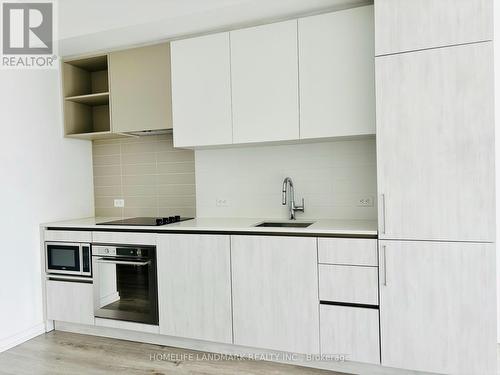 3505 - 7890 Jane Street, Vaughan, ON - Indoor Photo Showing Kitchen