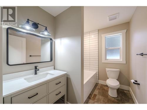 5219 Kallum Drive, 108 Mile Ranch, BC - Indoor Photo Showing Bathroom