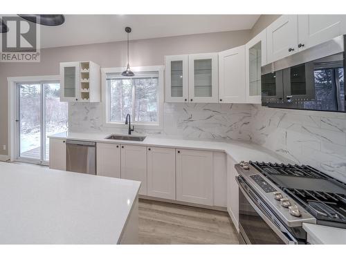 5219 Kallum Drive, 108 Mile Ranch, BC - Indoor Photo Showing Kitchen With Upgraded Kitchen