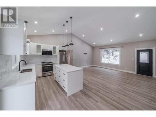 5219 Kallum Drive, 108 Mile Ranch, BC - Indoor Photo Showing Kitchen With Upgraded Kitchen