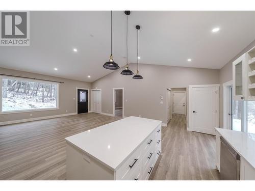 5219 Kallum Drive, 108 Mile Ranch, BC - Indoor Photo Showing Kitchen