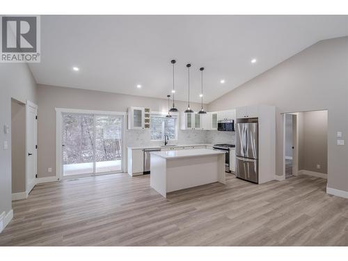 5219 Kallum Drive, 108 Mile Ranch, BC - Indoor Photo Showing Kitchen With Upgraded Kitchen