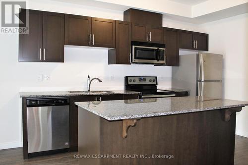 111 - 25 Kay Crescent, Guelph, ON - Indoor Photo Showing Kitchen With Upgraded Kitchen