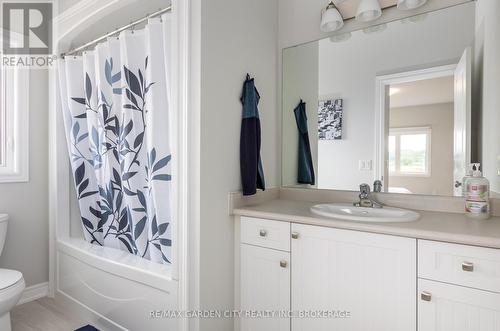 34 Bounty Avenue, Thorold (560 - Rolling Meadows), ON - Indoor Photo Showing Bathroom