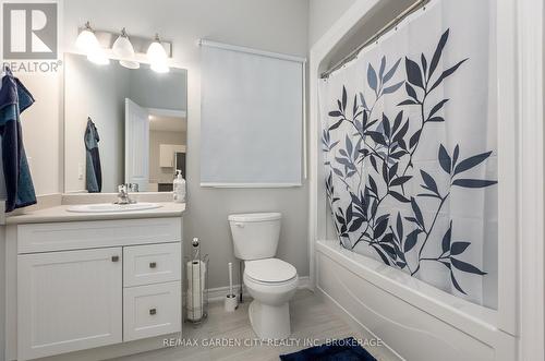 34 Bounty Avenue, Thorold (560 - Rolling Meadows), ON - Indoor Photo Showing Bathroom