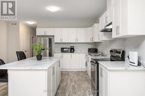 34 Bounty Avenue, Thorold (560 - Rolling Meadows), ON - Indoor Photo Showing Kitchen