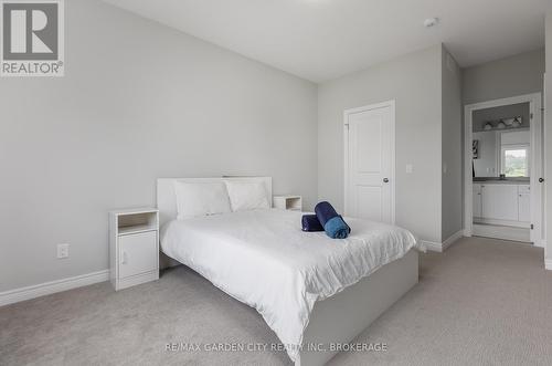 34 Bounty Avenue, Thorold (560 - Rolling Meadows), ON - Indoor Photo Showing Bedroom