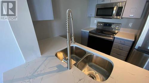 16Xx 3438 Vanness Avenue, Vancouver, BC - Indoor Photo Showing Kitchen With Double Sink