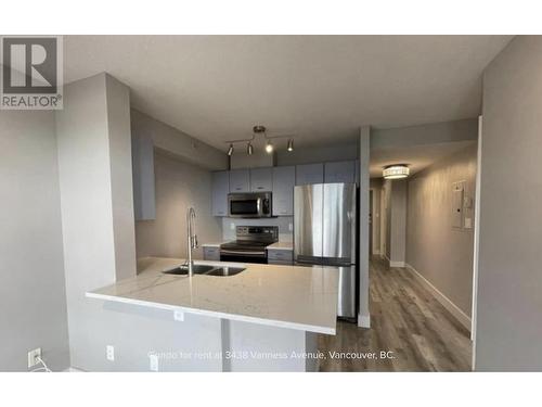 16Xx 3438 Vanness Avenue, Vancouver, BC - Indoor Photo Showing Kitchen With Double Sink