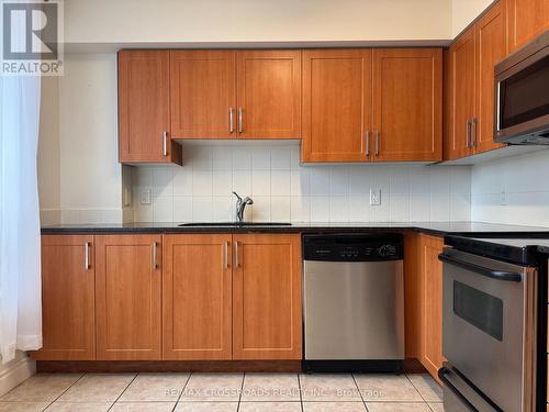 802 - 1103 Leslie Street, Toronto, ON - Indoor Photo Showing Kitchen