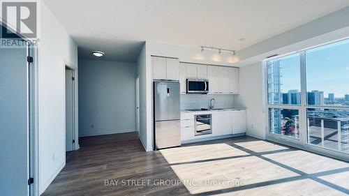 1207 - 38 Forest Manor Road, Toronto, ON - Indoor Photo Showing Kitchen