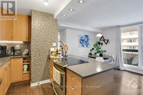 905 - 141 Somerset Street W, Ottawa, ON - Indoor Photo Showing Kitchen