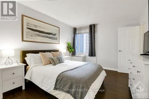 905 - 141 Somerset Street W, Ottawa, ON - Indoor Photo Showing Bedroom