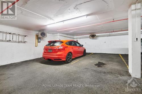 905 - 141 Somerset Street W, Ottawa, ON - Indoor Photo Showing Garage