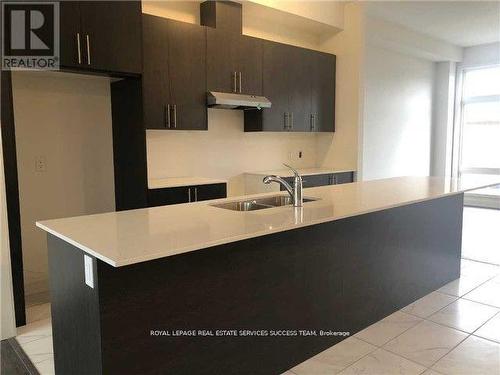 118 Pageant Avenue, Vaughan, ON - Indoor Photo Showing Kitchen With Double Sink