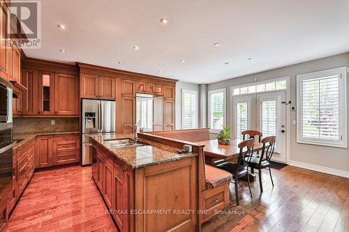 597 Hancock Way, Mississauga, ON - Indoor Photo Showing Kitchen