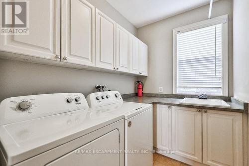 597 Hancock Way, Mississauga, ON - Indoor Photo Showing Laundry Room