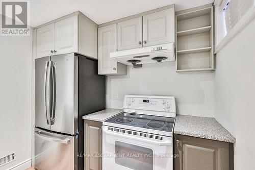 597 Hancock Way, Mississauga, ON - Indoor Photo Showing Kitchen