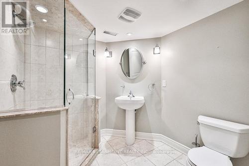 597 Hancock Way, Mississauga, ON - Indoor Photo Showing Bathroom